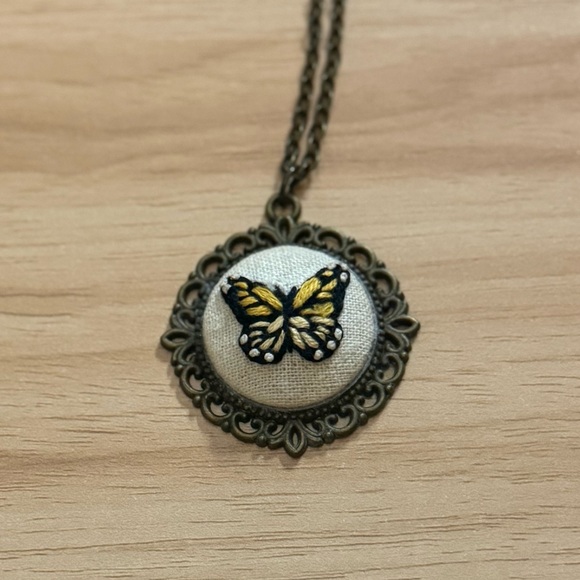 Vintage-Inspired Butterfly Pendant Necklace - Picture 5 of 5